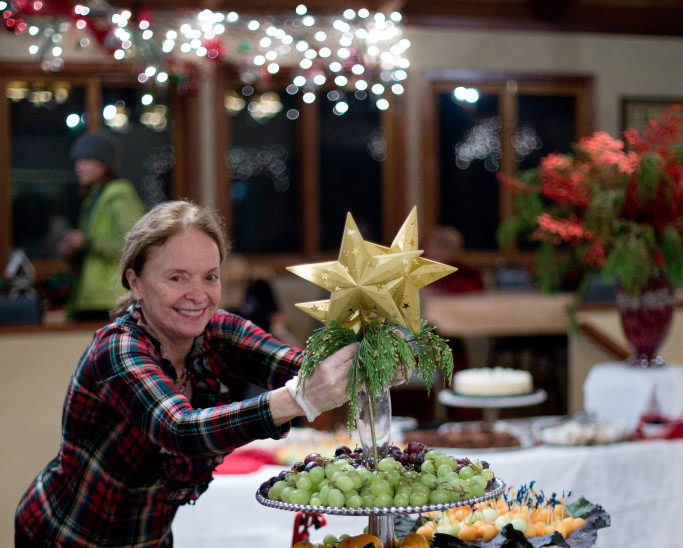 decorating Christmas buffet tables