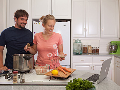Online Cooking with the Expanding Light