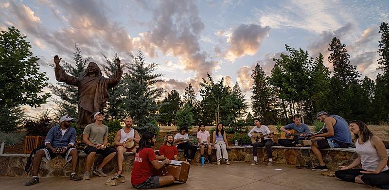 kirtan with yogananda statue