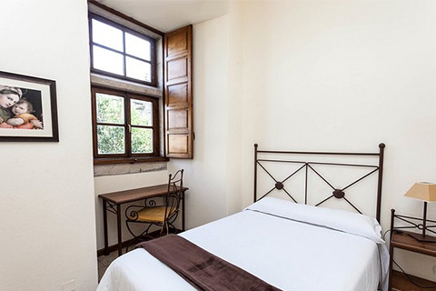 Ananda Spiritual Travels-Camino Pilgrimage-Auberge bedroom