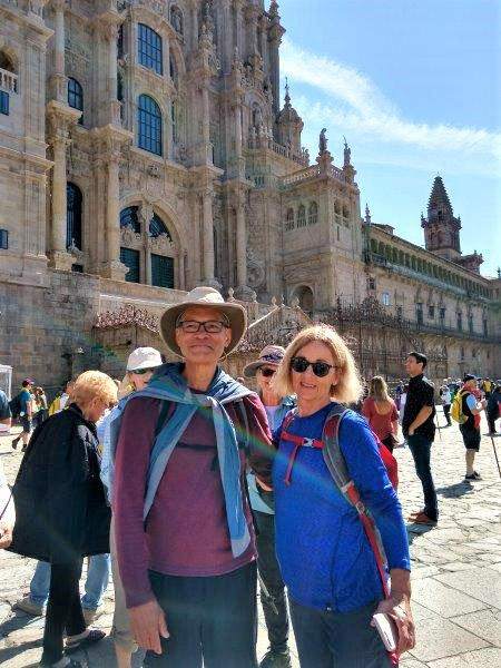 Santiago-de-Compostela-couple-in-square.jpg