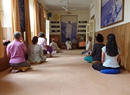 Meditating-in-Sivanandas-Kutir