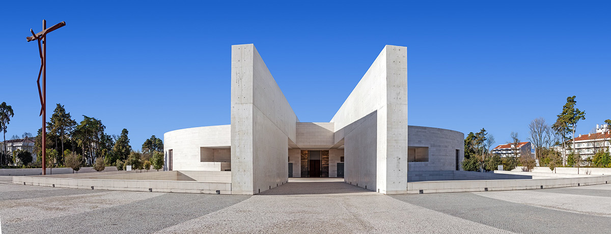Fatima-Shrine courtyard