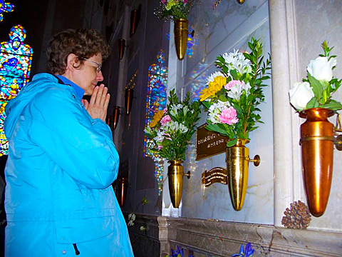 Yogananda Crypt pronam